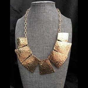 Here comes the huntress (gold)